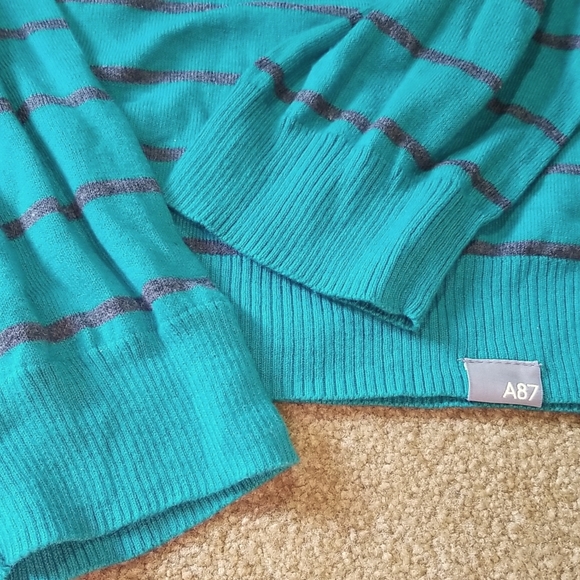 "V" Neck, Wool Blend Sweater from AEROPOSTALE - Picture 2 of 9